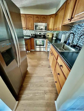 Cozy private home near Oakmont & Veltres